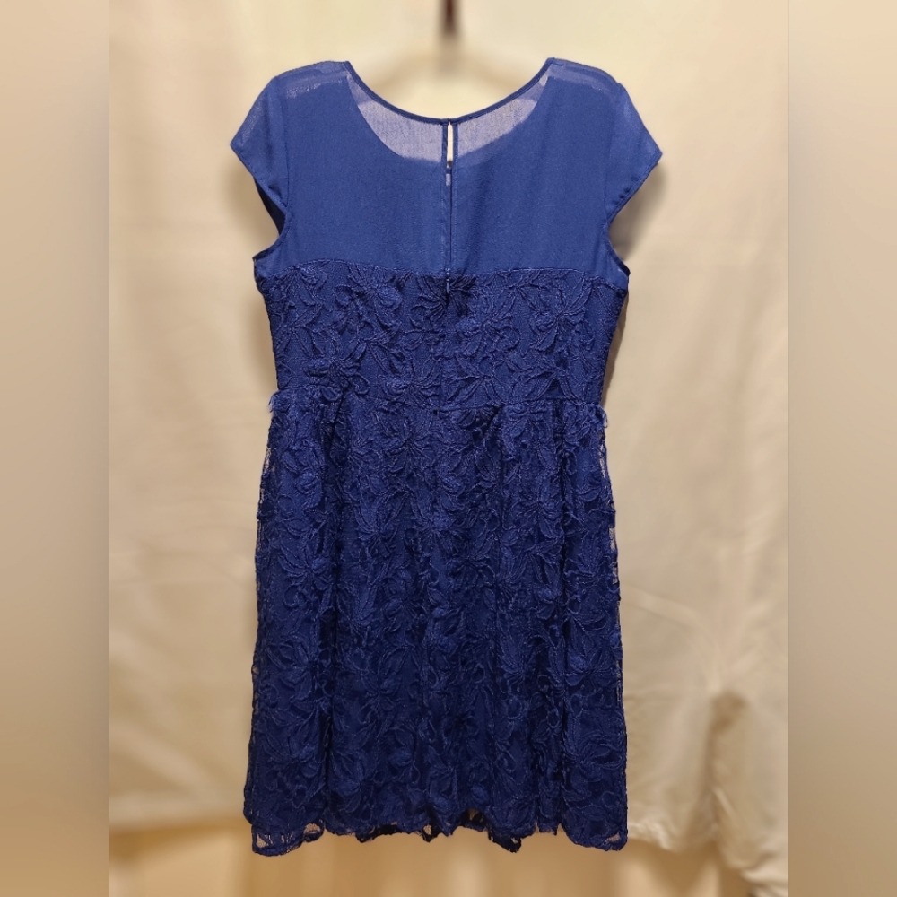 Dress with lace